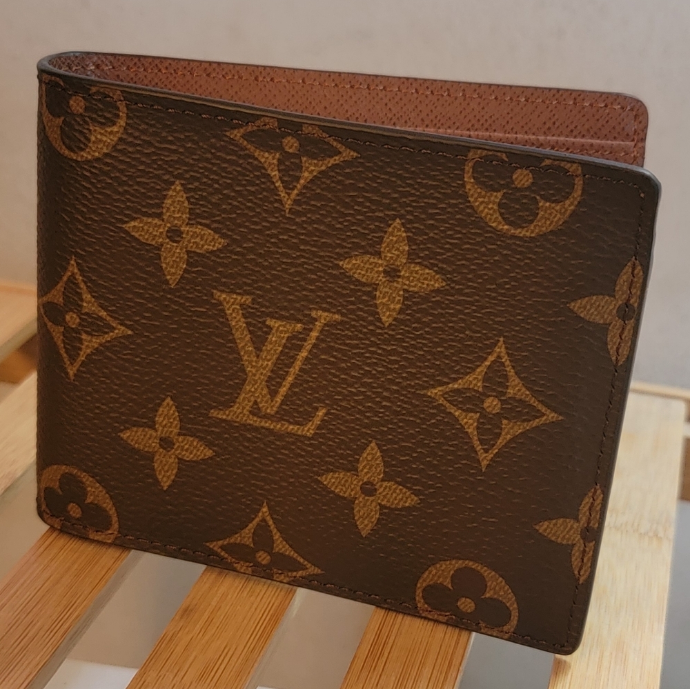 New LV wallet w/ dustbag